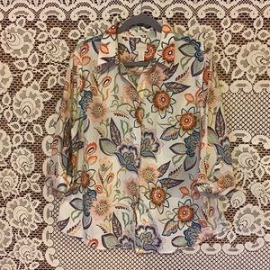 Chico’s hidden button up top Floral print